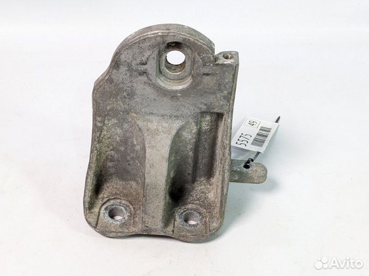 Кронштейн опоры двигателя правый Nissan Teana J32