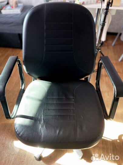 Парикмахерское кресло