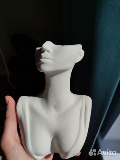 Для интерьера или подарка Ваза из гипса 'муза'