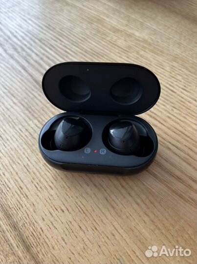 Беспроводные наушники samsung galaxy buds