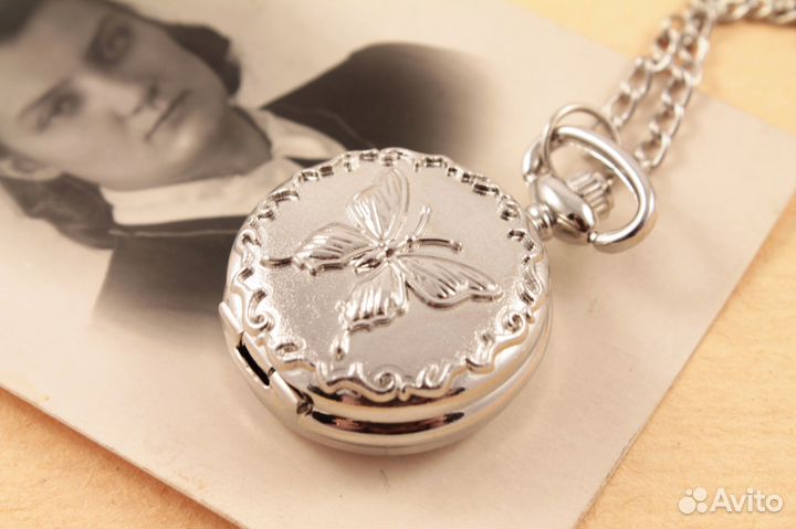 Часы-подвеска №16 Серебристая бабочка