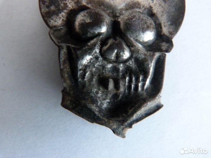 Кокарда череп 17-го дкпгб