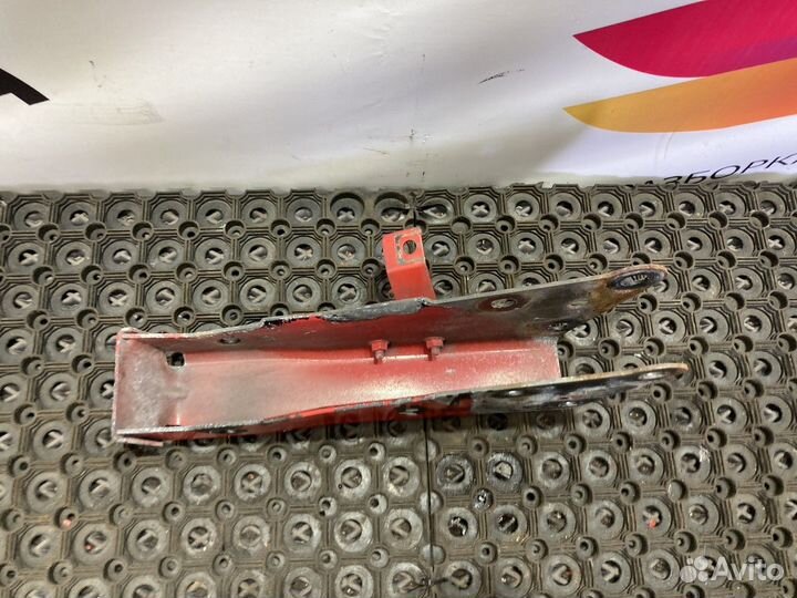 Кронштейн замка кабины Volvo FH