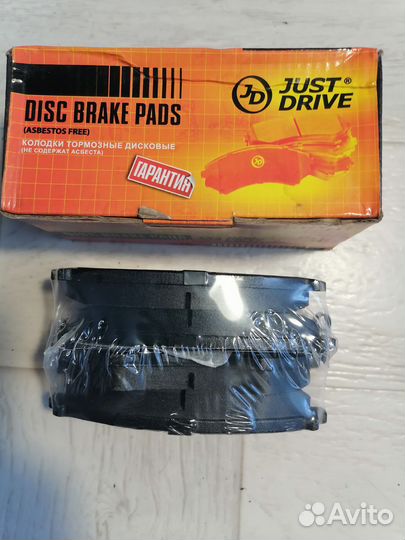 Колодки тормозные передние Nissan Bluebird