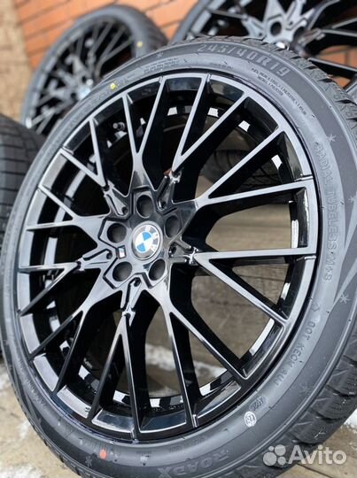 R19 Royal Black Royal Winter UHP 245/40, PCD 5x112 DIA 66.6