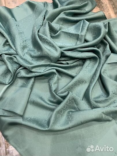 Шелковый легкий платок Valentino зелёный