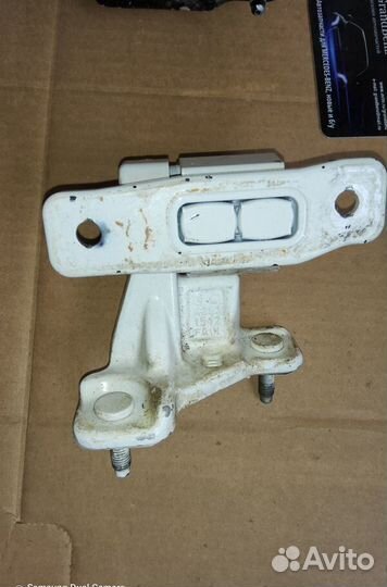 Петля нижняя двери Mercedes GLC 253 A2057203739