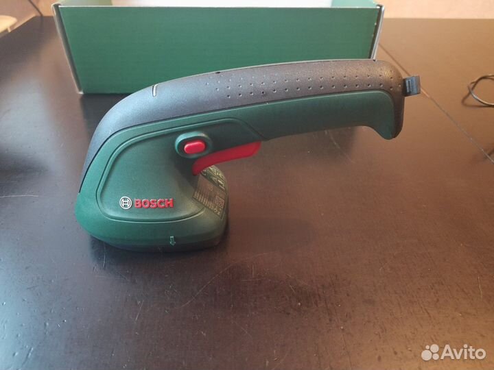 Ножницы аккумуляторные для травы и кустов Bosch Ea