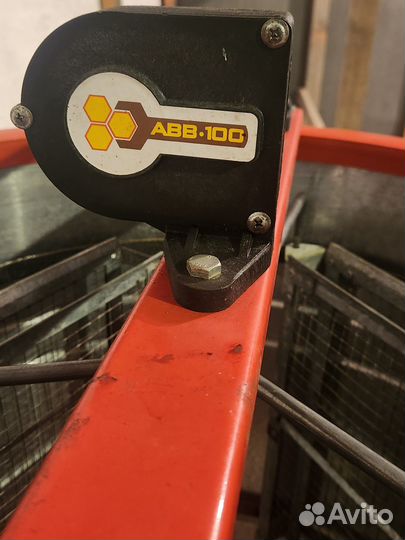 Пчелы с ульями