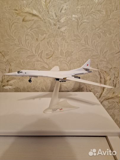Модель самолета 1:200 Ту-160 / Tu-16