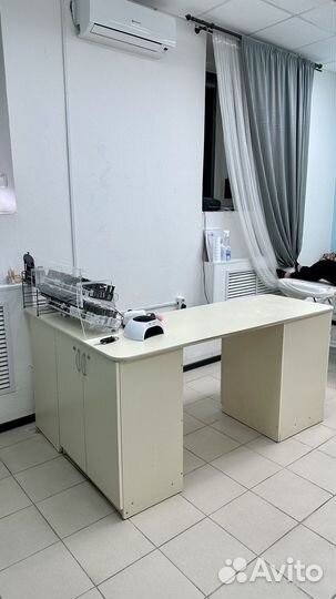 Маникюрный стол