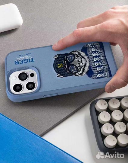 Чехол для iPhone Santa Barbara с вышивкой