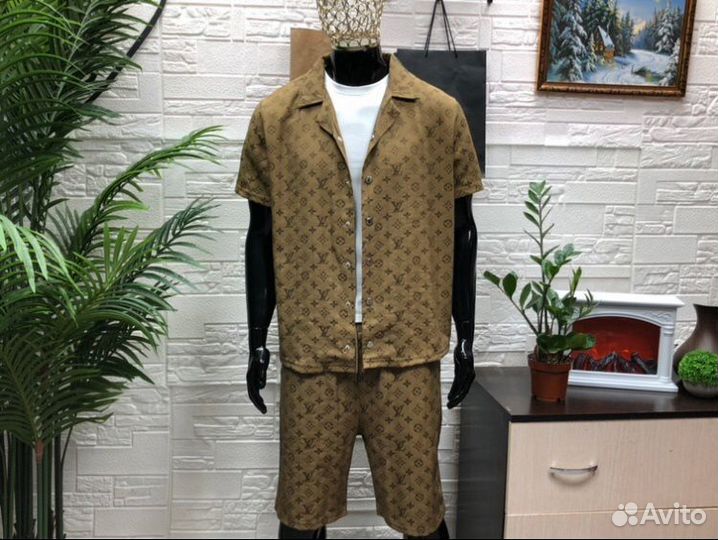 Летний костюм Louis Vuitton