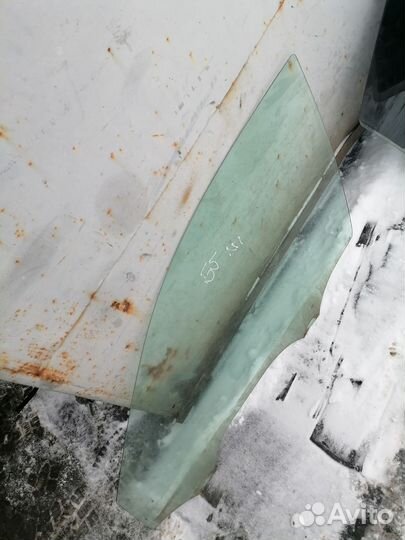 Переднее левое стекло двери Фольцваген пассат б5+