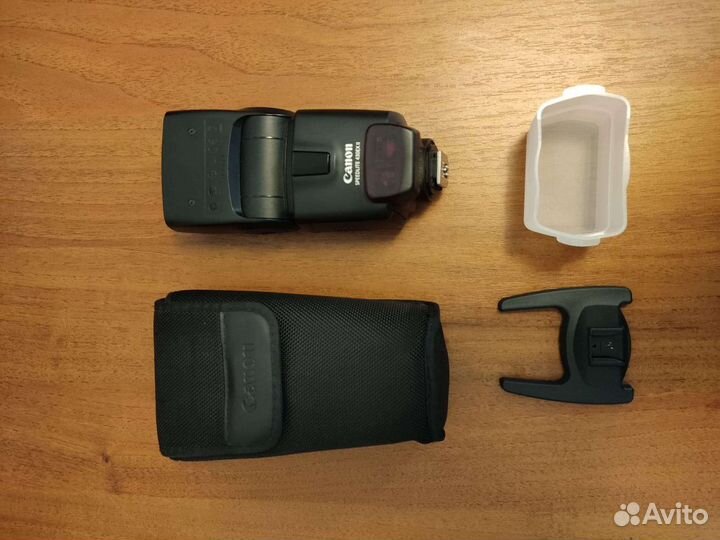 Фотоаппарат и вспышка Canon