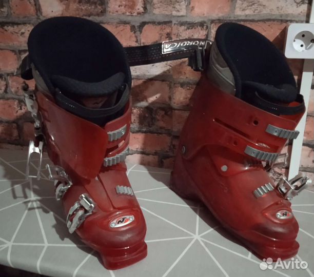 Горнолыжные ботинки с лыжами б/у