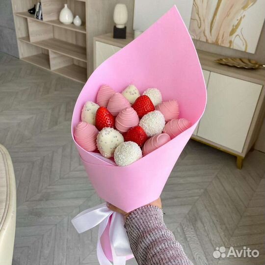 Клубника в шоколаде, розы, букеты