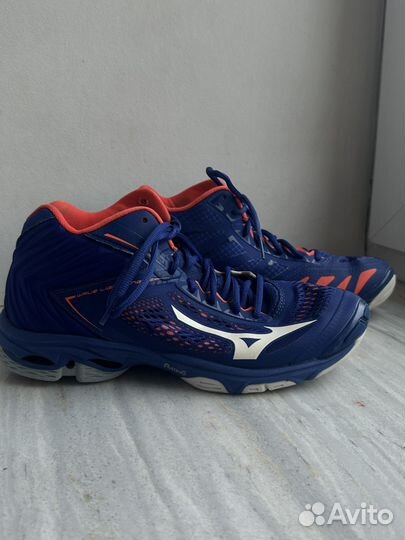 Mizuno wave lightning Z5