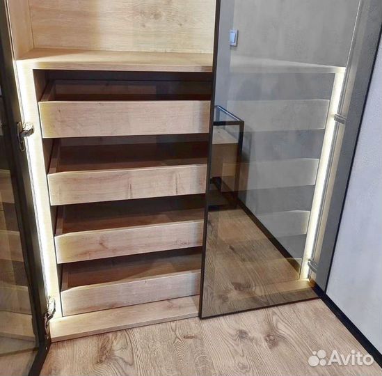 Шкаф / Шкаф распашной