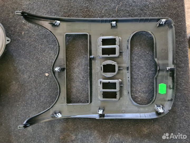 Консоль центральная LADA Largus K4M 2016