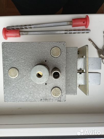 Замок гаражный накладной