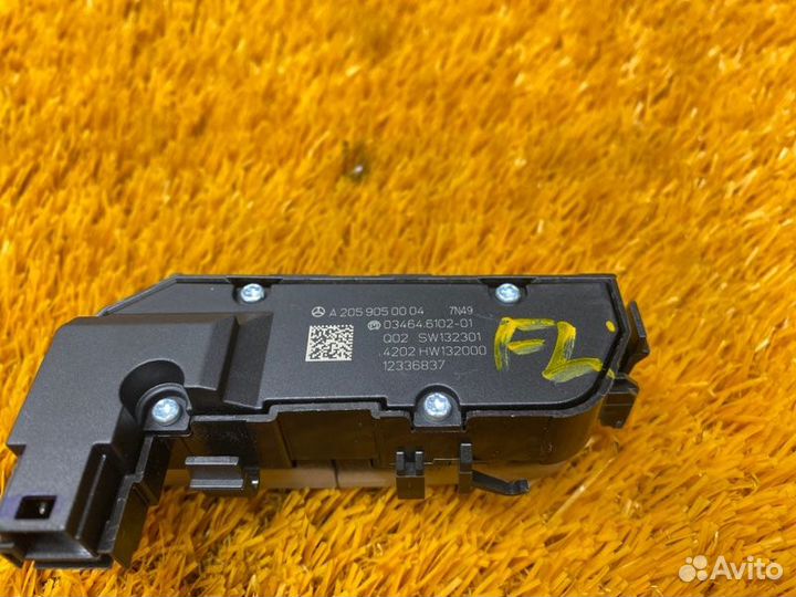 Кнопка подогрева сидений передняя левая