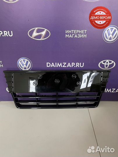 Решетка бампера глянцевая черная Ford Focus 3