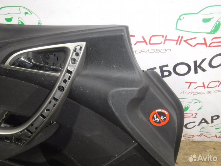 Обшивка передней левой двери Opel Astra J 09-17