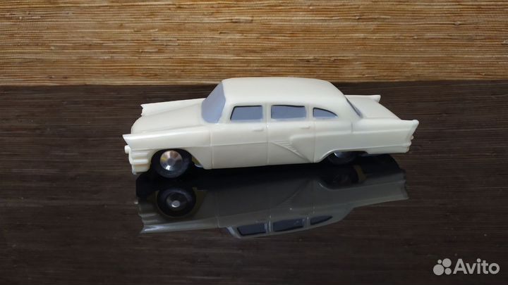 Модель автомобиля газ чайка / карболит инерционный