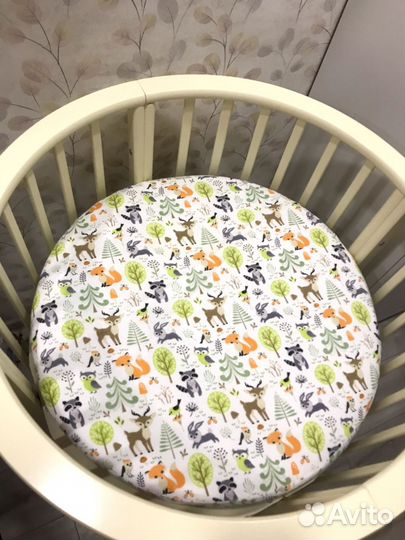 Кроватка для новорожденных с маятником