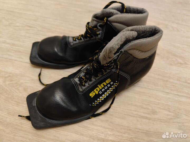 Лыжные ботинки