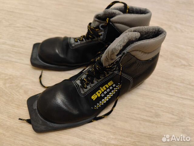 Лыжные ботинки