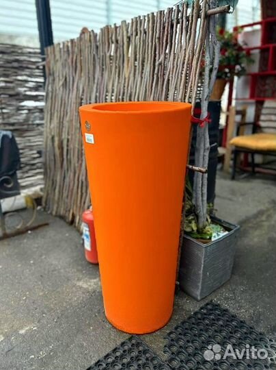 Кашпо уличное из пластика