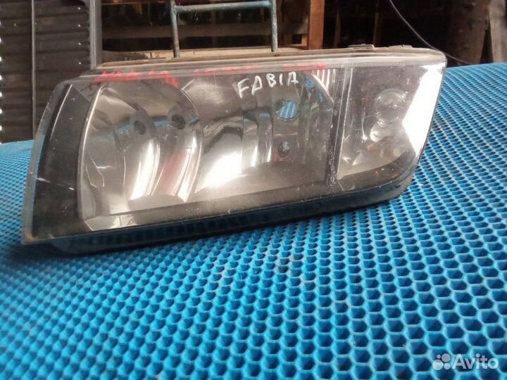 Фара передняя левая Skoda Fabia
