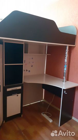 Детская кровать чердак, со столом и шкафом