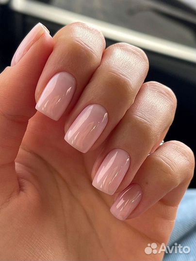 Модель на маникюр