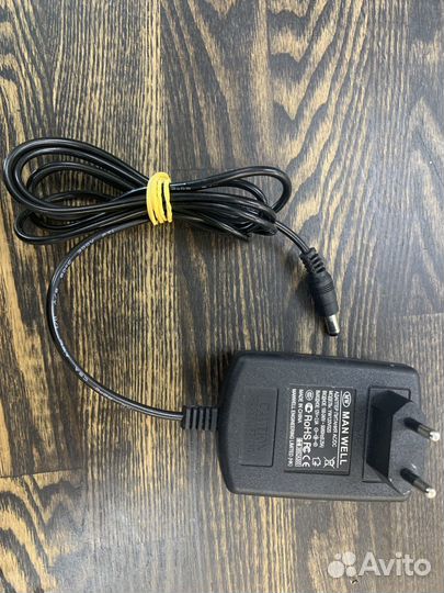 Адаптер питания 220 в - 12 V 2 А