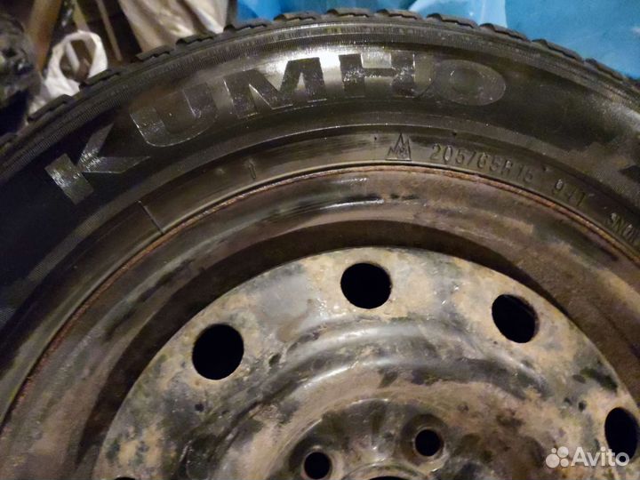 R15 Kumho I'Zen KW22 205/65, PCD 5x114.3 DIA 66.1