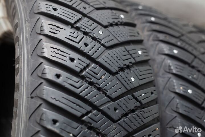 Goodyear UltraGrip Ice Arctic SUV 225/65 R17 102T