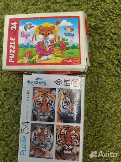 Три пазла. Один большой и два поменьше