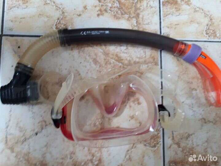 Маска с трубкой для плавания