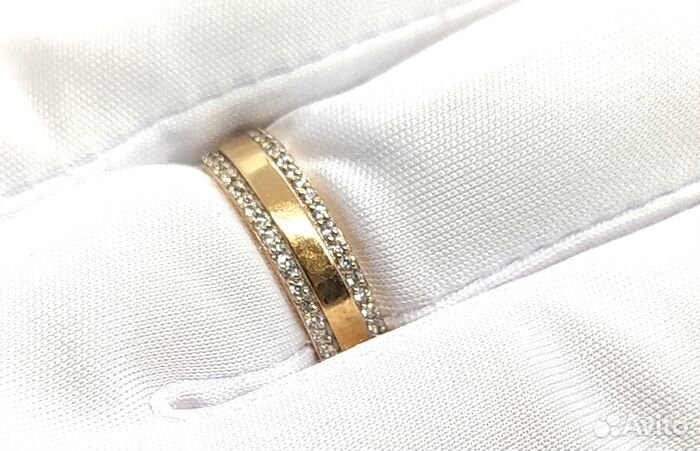 Кольцо с синтетическим камнем Золото