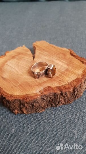 Серебряное кольцо с камнем