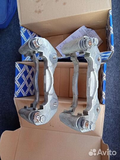 Скоба Суппорта на Mitsubishi Outlander