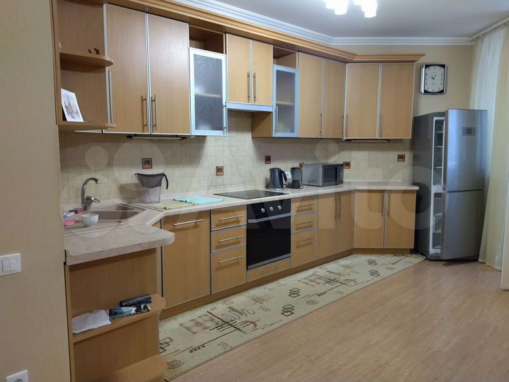 3-к. квартира, 85 м², 8/10 эт.