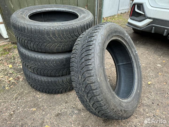 Bridgestone Blizzak Spike-01 225/65 R17