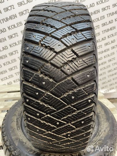 Goodyear Ultragrip Ice Arctic 215/60 R16 99T