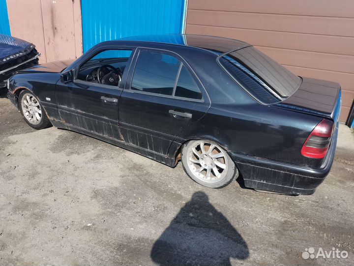 В разборе Mercedes w202 2.4 m112e24