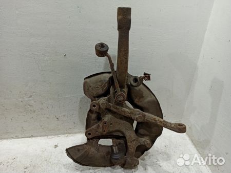 Кулак передний правый