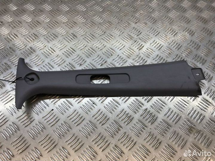 Обшивка центральной стойки Toyota Land Cruiser